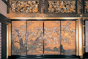 襖絵　桜に牡丹